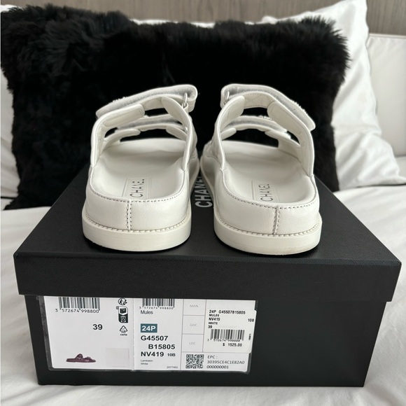 CHANEL 🖤 24P Classic White Leather Slip on Dad Sandals - Size 39 *RARE* - Picture 11 of 13